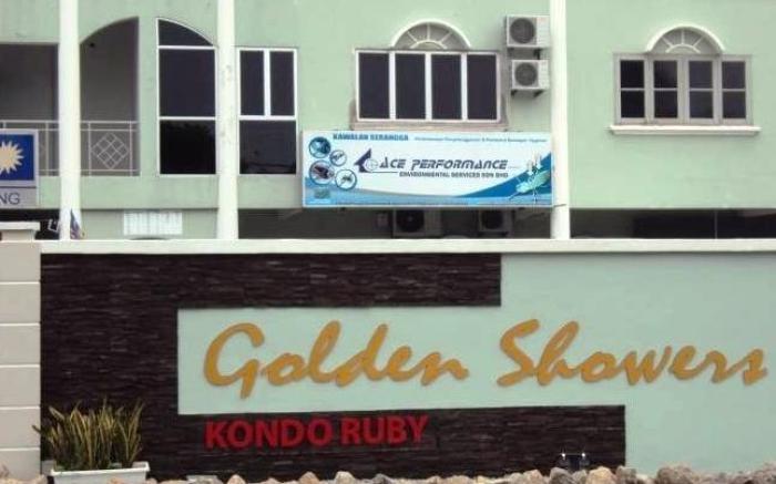 Four Rooms Golden Shower  24 hours check in