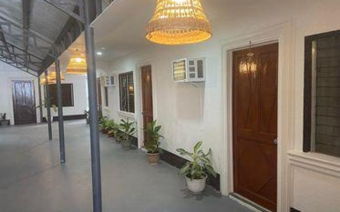 Moalboal Beach Front Hotel 