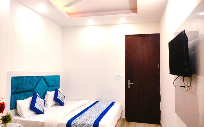 Hotel Diamond Stay 10 minutes walking from Nizamuddin Railway Station