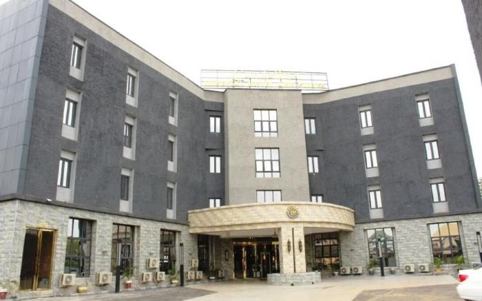 Candellux Imperial Hotel and Suites