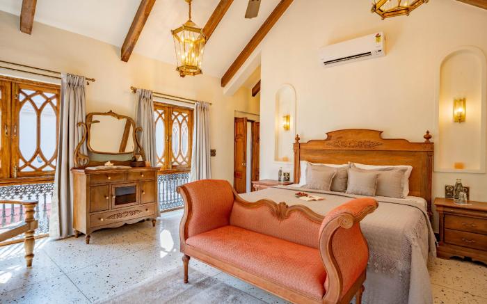 ELIVAAS 4 BHK with Pvt Pool & Media Room - Samukha by Aranayam