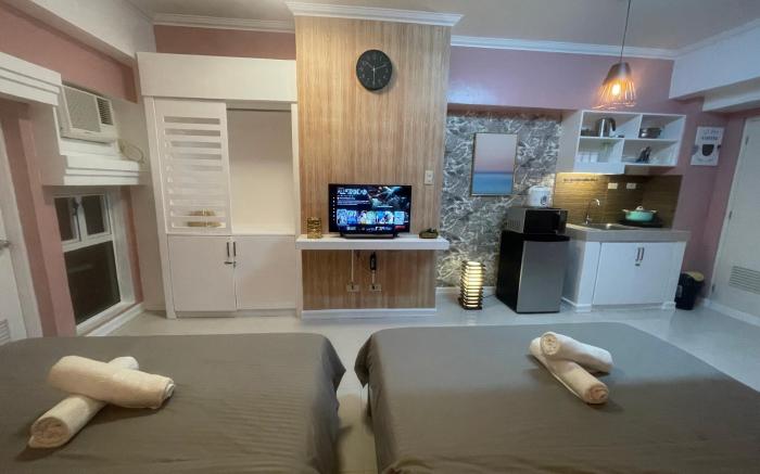 1715: 2 QUEEN-SIZED BED+FACING TAAL+FIBR WIFI+COOK