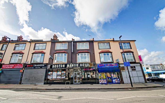OYO Bostons Manor Hotel, Hanwell London