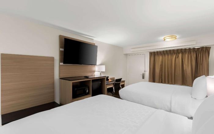 Clarion Pointe Kennesaw Town Center