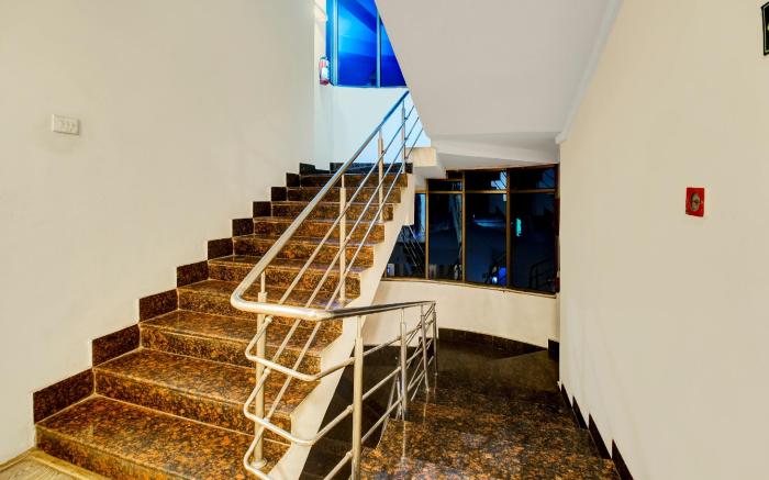 Super Townhouse Hatigaon Near Medicity Formerly Hotel Grand Majesty