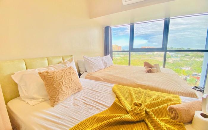 MACTANNEWTOWN2BR w/ 4 beds with Pool Access 