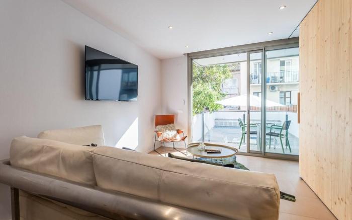 Rentals: Sant Gervasy apt, big terrace