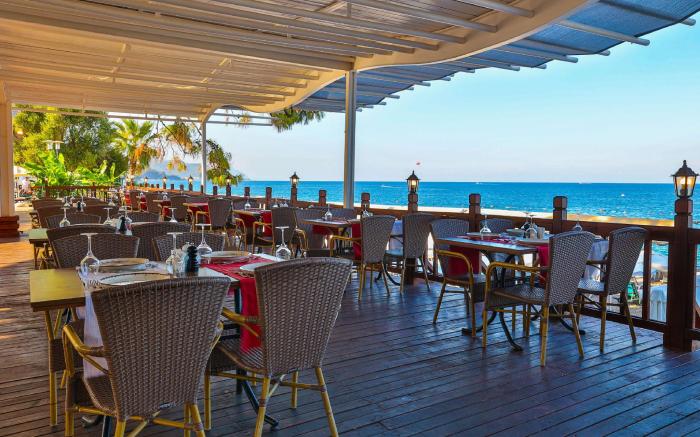 Crystal Aura Beach Resort & Spa - All Inclusive