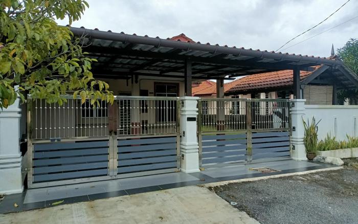 AA Homestay Gong Badak
