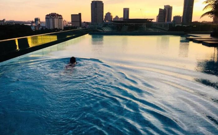Lovely 1 Bed /Studio w Hot Tub/Pool/Gym/Parking