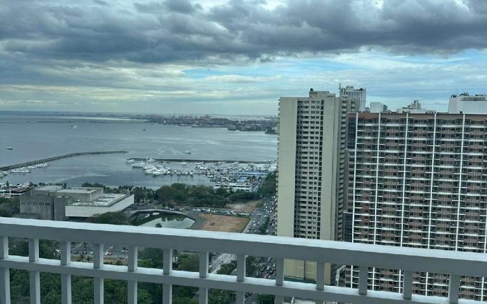 BREEZE RESIDENCES - MANILA BAY VIEW