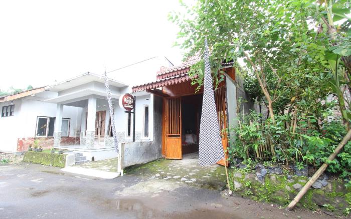 OYO 93789 Mbah Carik Homestay Syari'ah
