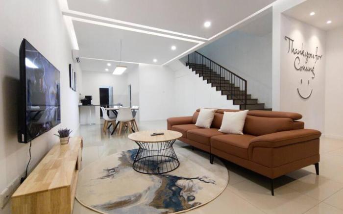 H+M Residence near Setia City Convention II
