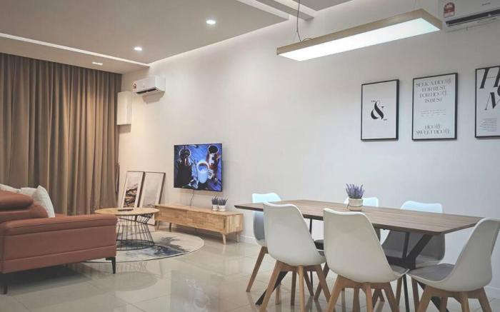 H+M Residence near Setia City Convention II