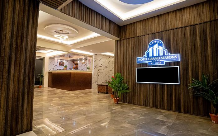 HOTEL GRAND SEASONS