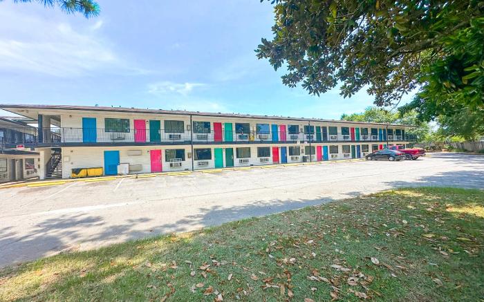 Luxury Inn By OYO Albany