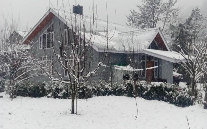Ménage-By the Beas, Delightful abode by the river