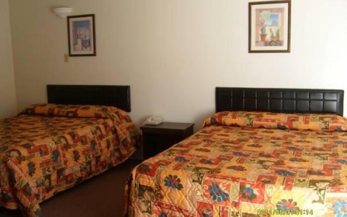 Golden Hills Motel