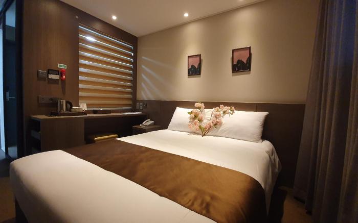 Grand Millions Hotel 