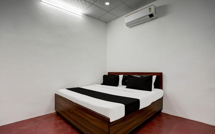 OYO 823935 Hotel Awadh Inn