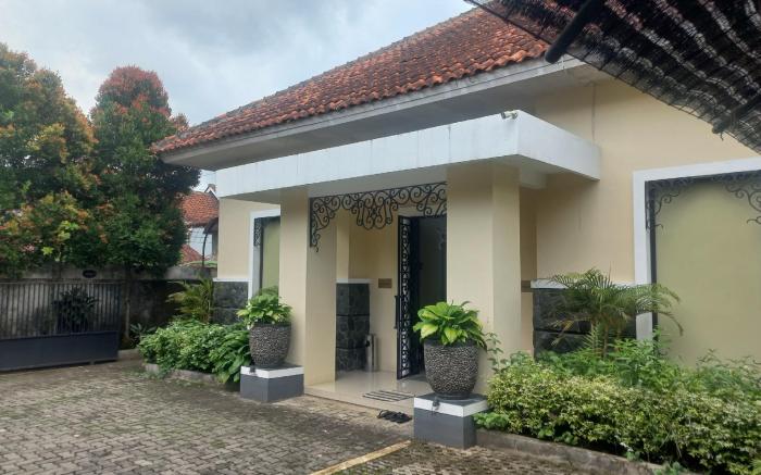 Capital O 93872 Natura Guest House Syariah Near alun alun kota purwokerto