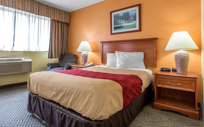 Econo Lodge & Suites