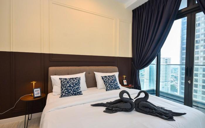 Sky88 D'Harry Suite by Nest Home | Balcony | Pool