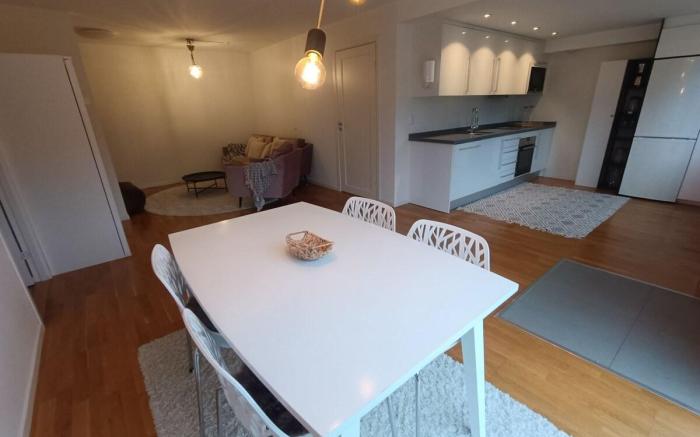 Modern, private & fully equipped. 4 adults +2kids