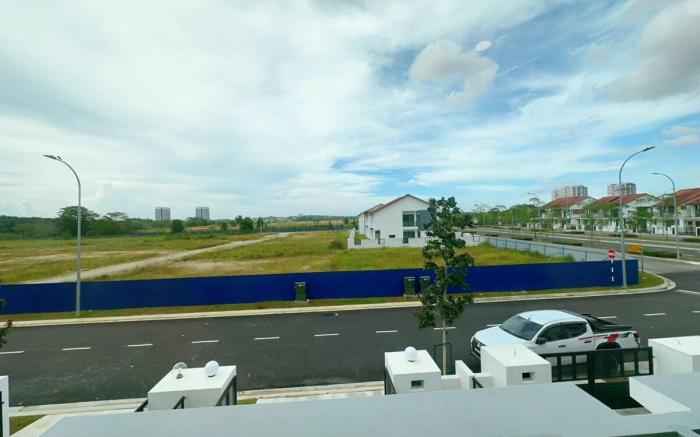 A17 Tebing Dato Onn 7 FamilyStay 4R 10Pax AEON CIQ