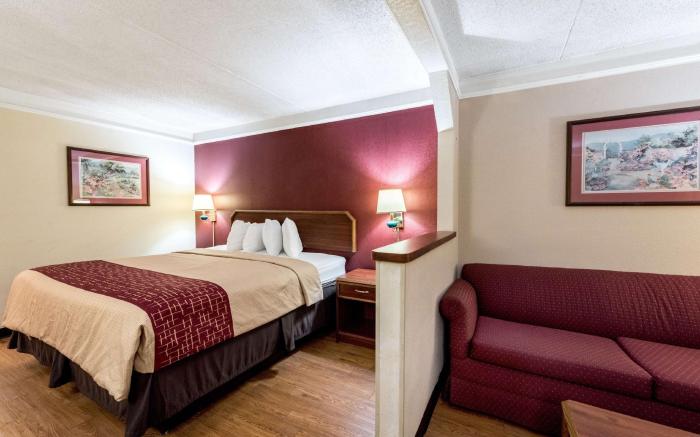 Red Roof Inn & Suite Clinton, TN