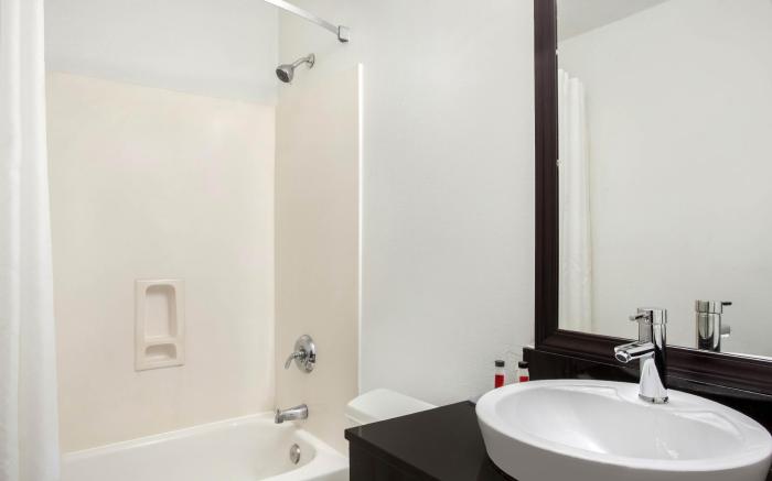Super 8 by Wyndham Pensacola