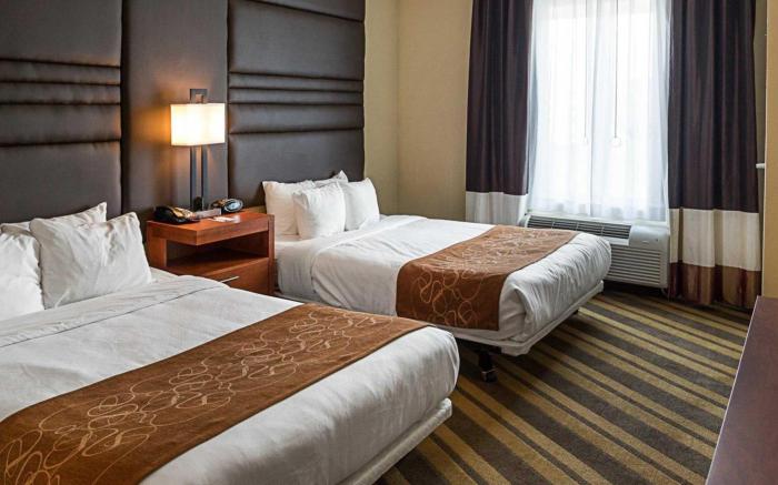 Comfort Suites near Tanger Outlet Mall