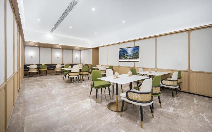 Atour Hotel Chengdu Jinhua Wanda Luli Field