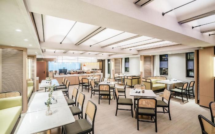 Atour Hotel Chengdu Jiuyan Bridge East Street