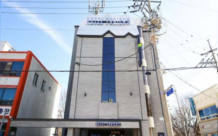 Gwangyang Seven Bricks Hotel