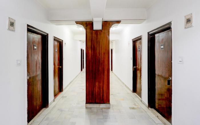 Super Townhouse Oak Clock Tower