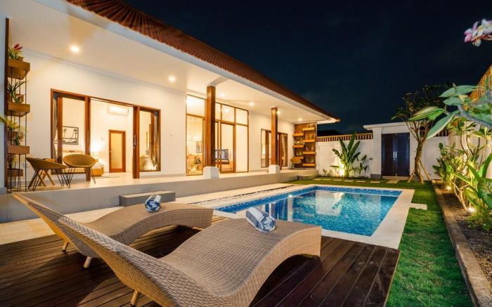 Sleek Villa w/ Spacious Pool Area | 5 Min To Beach