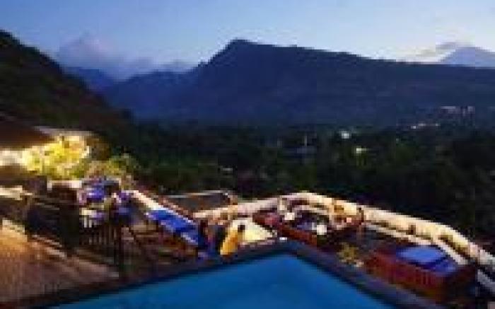 Waenis Sunset View Hotel and Restaurant