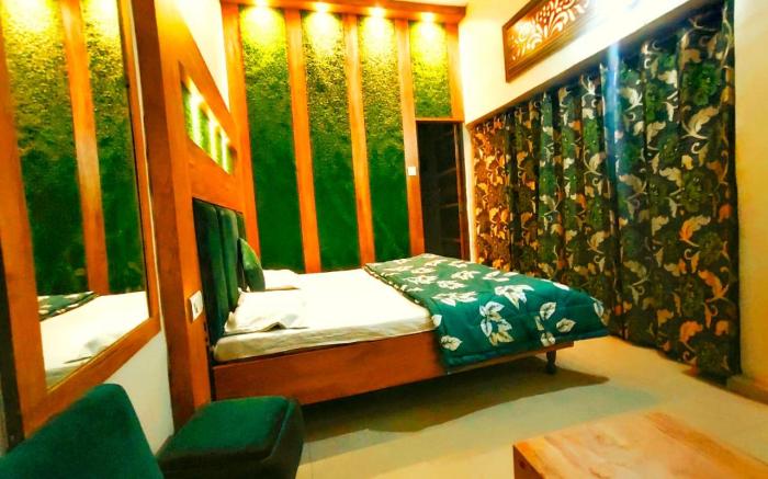Goroomgo Hotel Revoli Amritsar