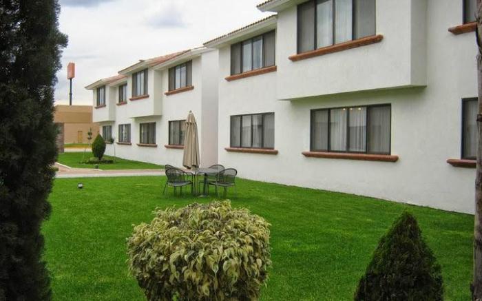 La Posada Hotel y Suites