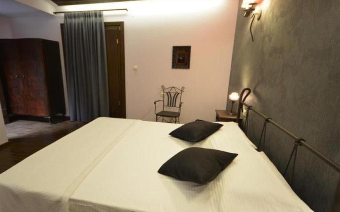 Polys Guest House