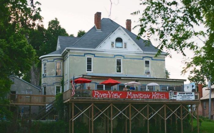 Riverview Mansion Hotel