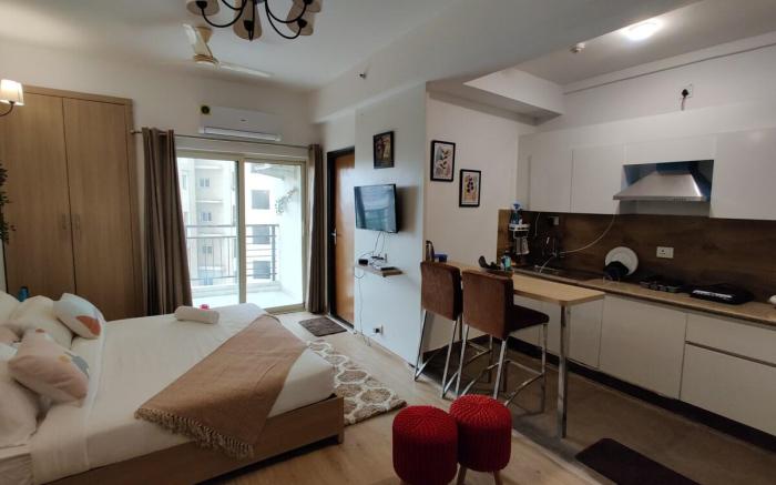 SOJOURN STAYS-COZY BRIGHT HOUSE
