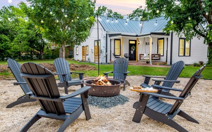 Poplar Place Main House with Hot tub-1 mi to Main St