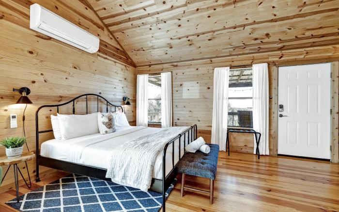 Mesquite Cabin with Hot Tub & Hill Country Views