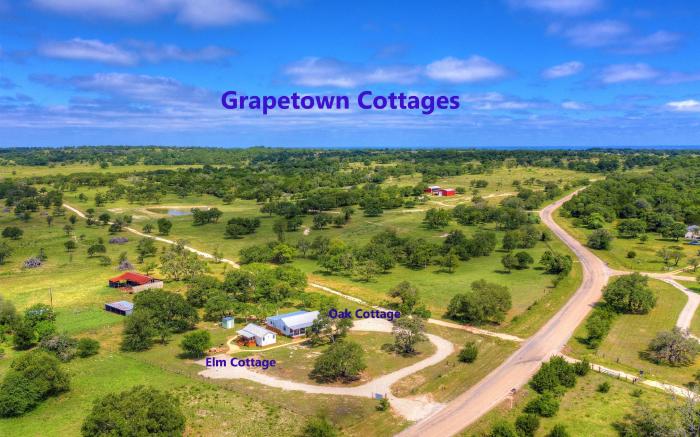 Luxurious & Intimate Cottage in Fred Wine Country!