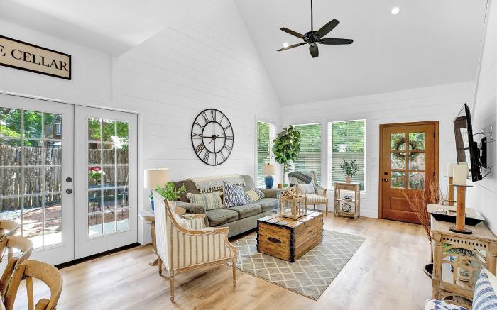 Stunning Home with Hot Tub - Walk to Main