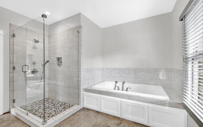 Schubert Inn Cottage - Pool - Walk to Main St