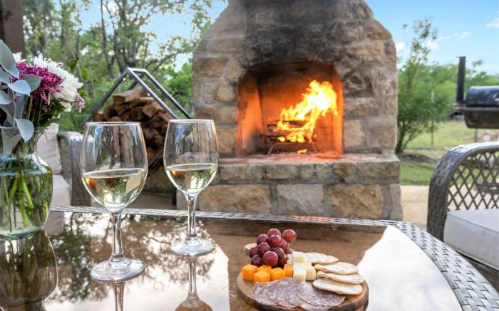 Luxury Home with Fire Pit & Hill Country Views