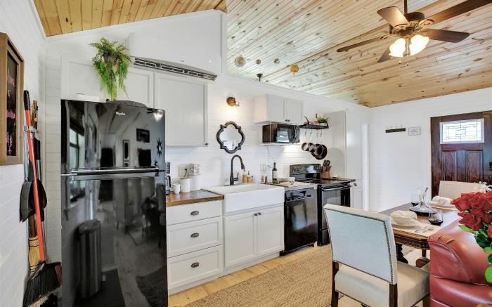 3 Acres of Luxury and Views in Fred Wine Country!